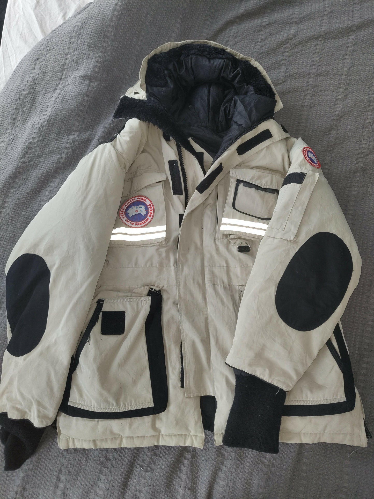 Canada goose snow mantra jacket size Small - Garmentsplace